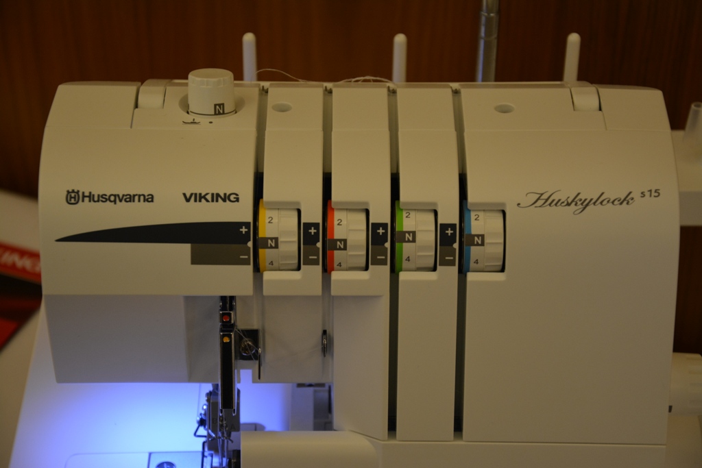 Overlock Husqvarna Huskylock S 15 v detailu