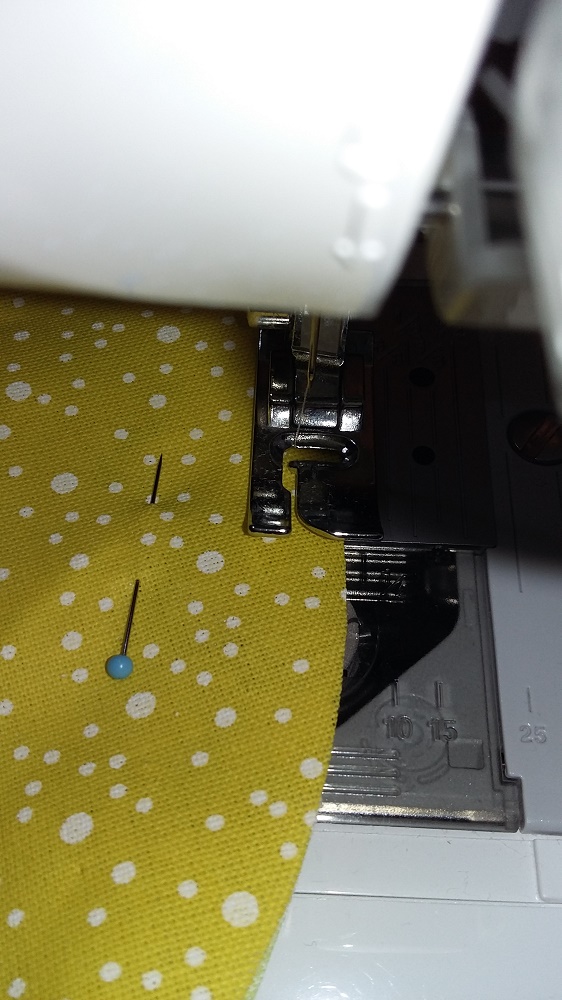 Kruhy v okraji prošijte na šicím stroji Kruhy v okraji prošijte na šicím stroji