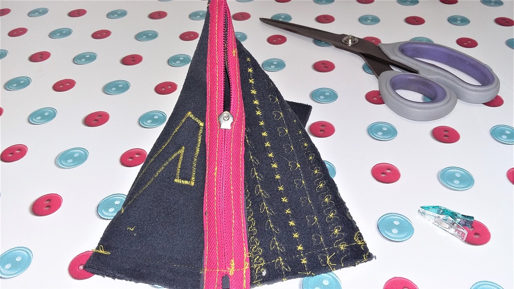 Hotové dílo z rubové strany