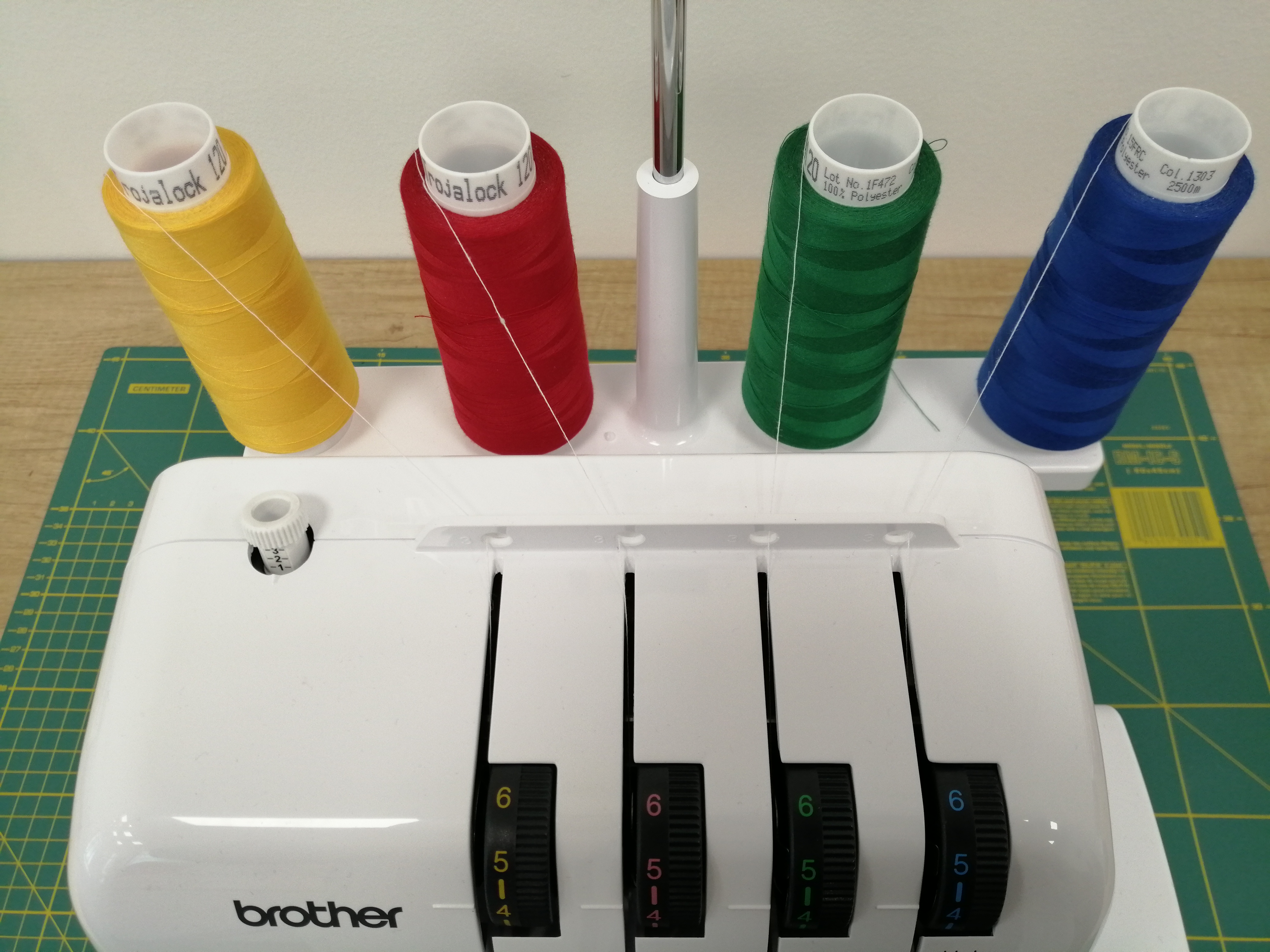 Návod - Jak jednoduše převléknout overlock nebo coverlock