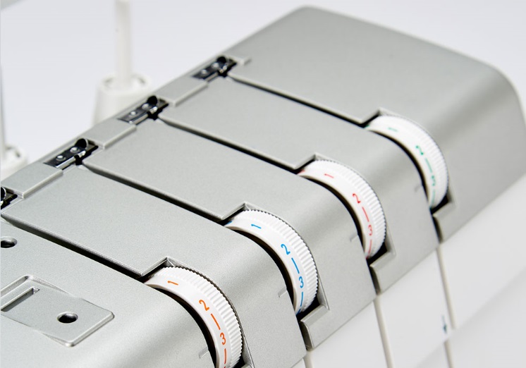 Jednoduchý systém vkladania nití u overlocku Janome AT2000D