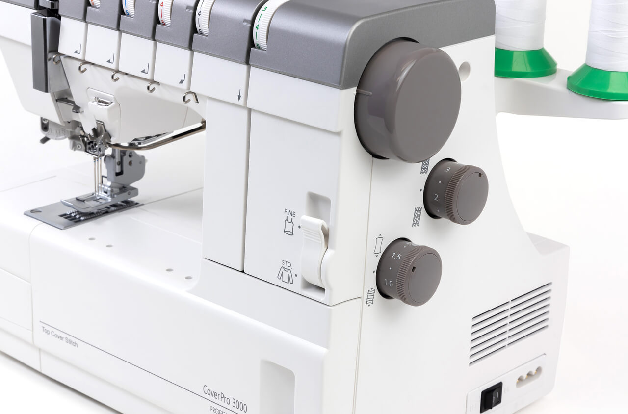Ovládanie coverlocku Janome CoverPro 3000p