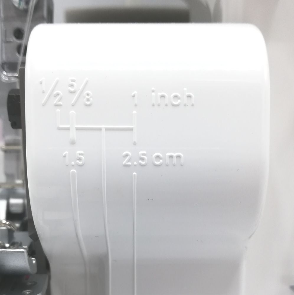 Overlock Juki MO-654 DE mierka šírky orezu