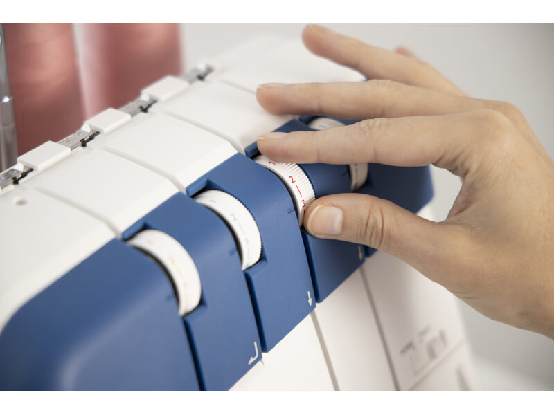 Jednoduchý systém vkladania nití u overlocku Husqvarna Amber Air S400