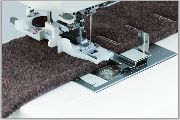 Šijací stroj Janome Skyline S3