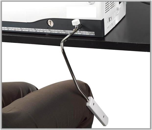 Šijací stroj Janome Skyline S7 kolenná páka