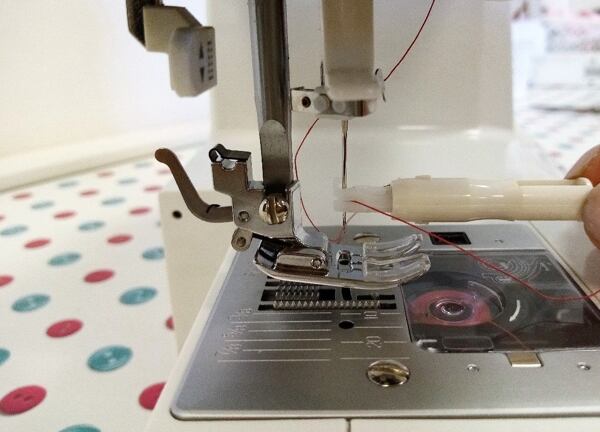 Nebojte se šití - 1. navlečení stroje