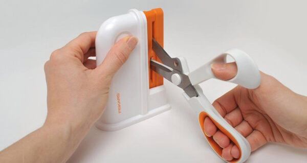 Ostřič nůžek Fiskars