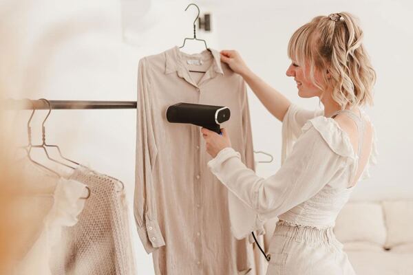 Příjemné žehlení s napařovači SteamOne...