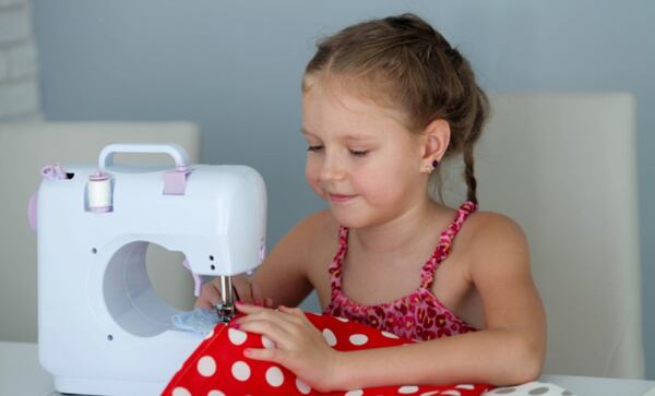 Šijací stroj ku Dňu detí