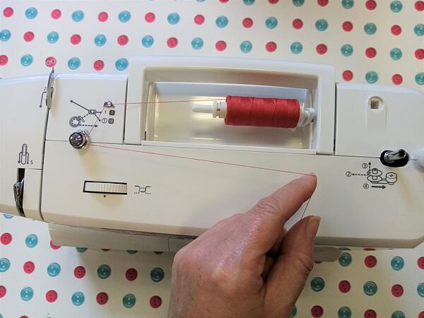 Nebojte se šití - 1. navlečení stroje