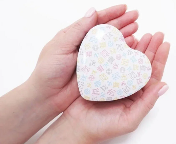 Plechová krabička ve tvaru srdce