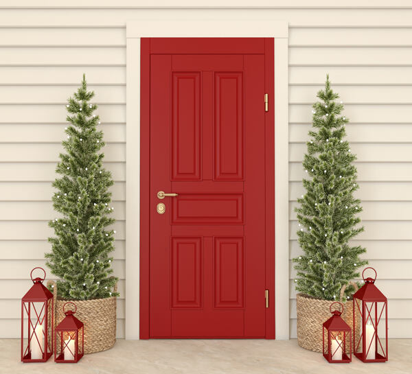 Červení dveře, lucerny, vánoční dekorace