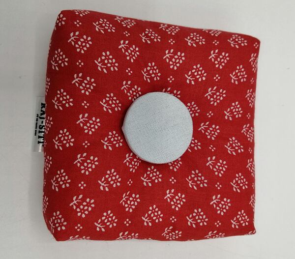 Ušijte si: Magnetický jehelníček