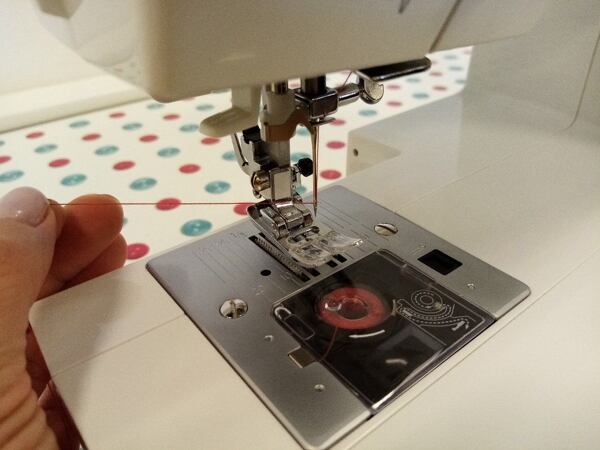 Nebojte se šití - 1. navlečení stroje