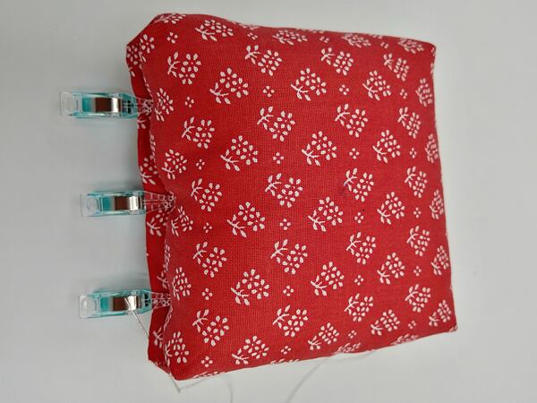 Ušijte si: Magnetický jehelníček