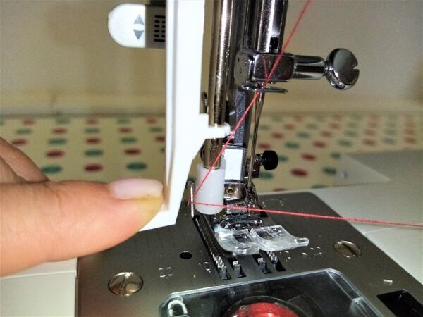 Nebojte se šití - 1. navlečení stroje