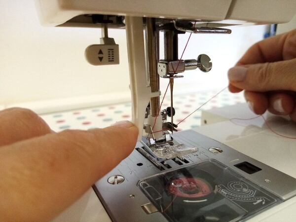 Nebojte se šití - 1. navlečení stroje