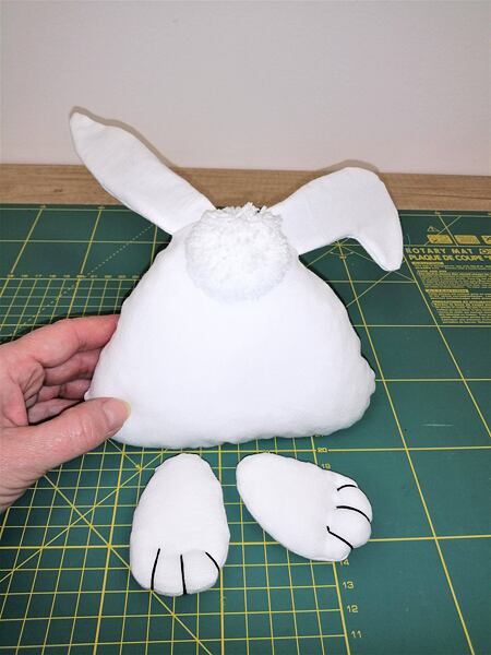 Ušijte si: Věnec s velikonočním zajíčkem