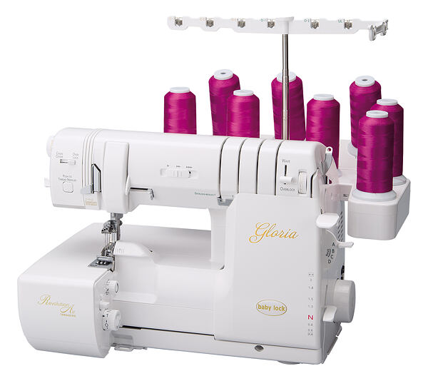 kombinace overlock a coverlock s růžovými nitěmi od značky Baby Lock