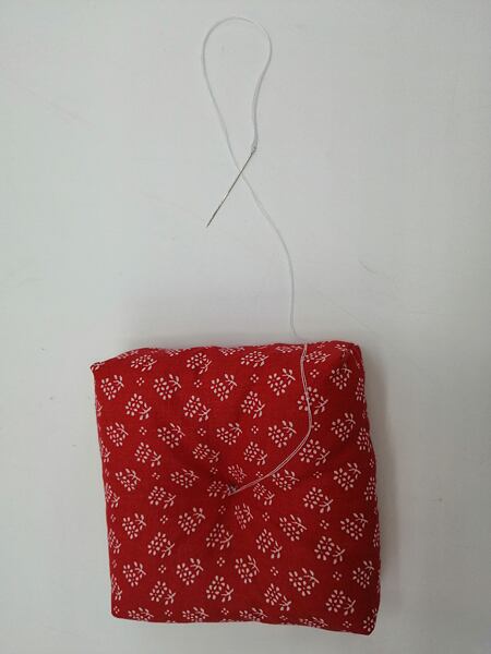 Ušijte si: Magnetický jehelníček