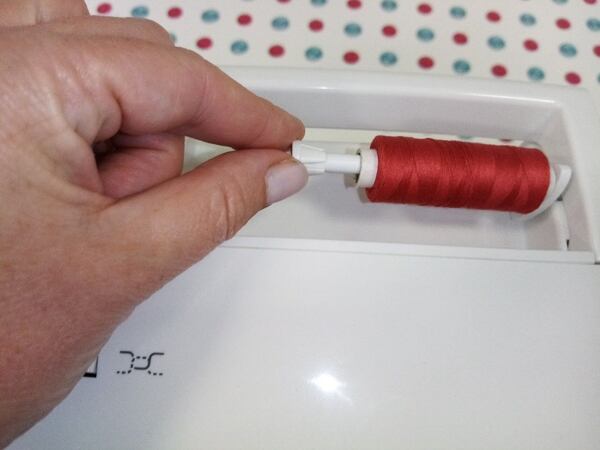 Nebojte se šití - 1. navlečení stroje