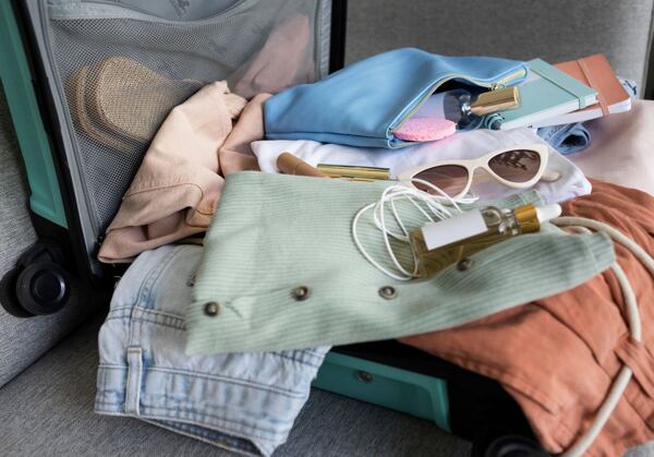 Neuspořádaná drogerie v kufru