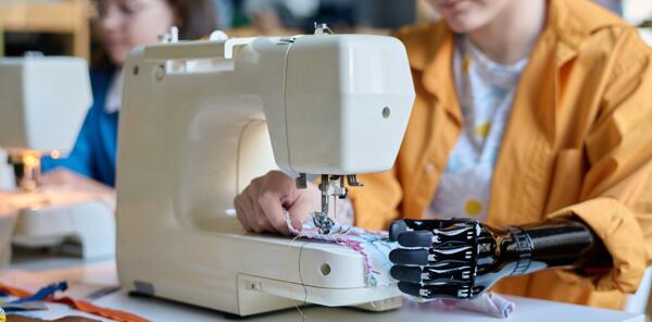 BERNINA si uvědomuje potřeby zákazníků s handicapy.