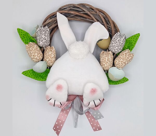 Ušijte si: Věnec s velikonočním zajíčkem