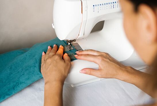 AKÚ ZÁŤAŽ MÔŽU VYDRŽAŤ DOMÁCE ŠIACIE STROJE?