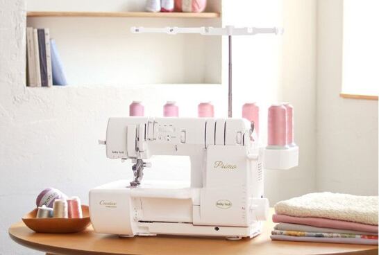 Exkluzívny coverlock Baby Lock s horom krycím stehom