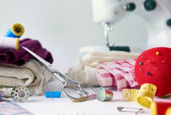 Chaos na šijacom stole? Skoncujte s ním...