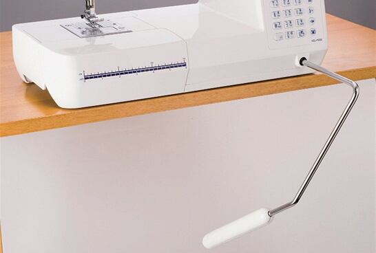 Čo je kolenná páka pre šijací stroj?