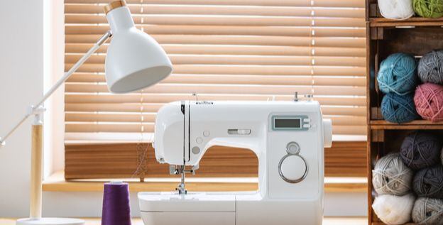 Osvětlení a lupy k šicím strojům