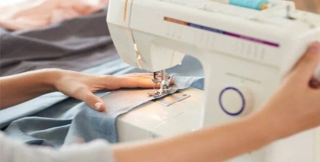 Šicí a vyšívací stroje