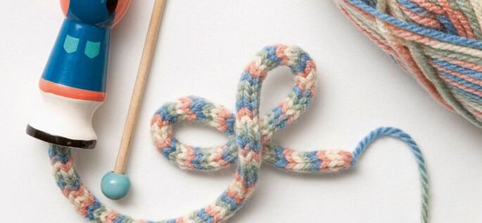 Strojky na pletení a dutinkovače