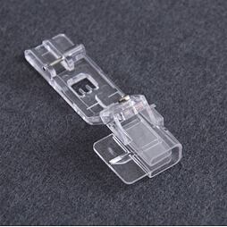 Pätka so zakladačom lemovky - coverlocky Merrylock