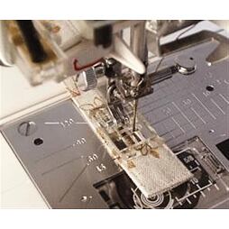 Pätka priehľadná na šitie gombíkovej dierky - Janome rot. ch.