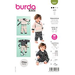 Strih Burda zelený 9257 - zavinovacie tričko, tepláčky, čelenka a capáčky