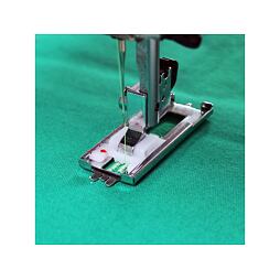 Pätka na šitie gombíkovej dierky kovová - Janome CB