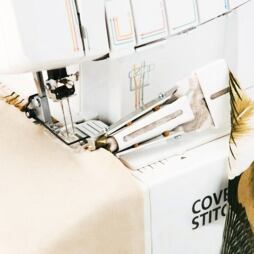 Zakladač pre podohnutý lem - Brother 2340 CV