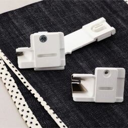 Dvojica zakladačov pre úzky aj široký lem - Brother CV3440, CV3550