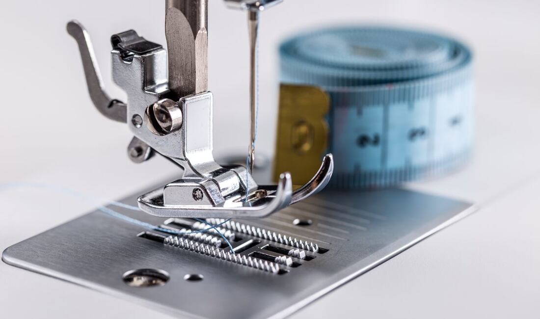 Čo je stehová doska, ktorú má šijací stroj?