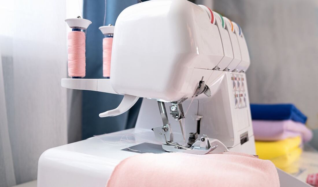 Čo znamená, keď overlock má alebo nemá diferenciálne podávanie?