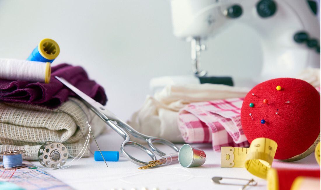 Chaos na šijacom stole? Skoncujte s ním...