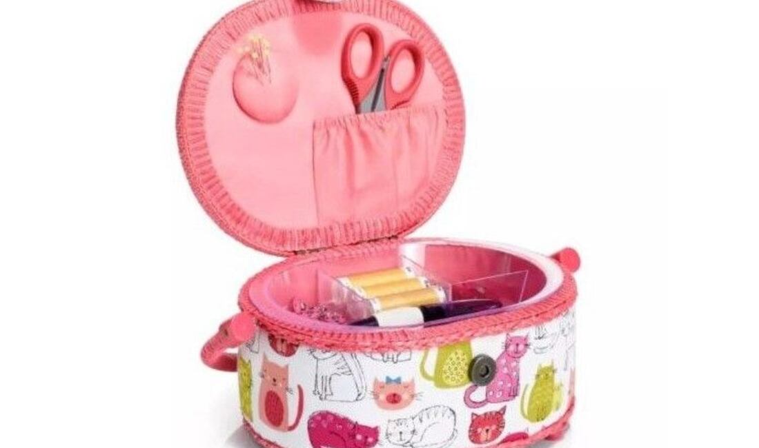 Štýlové uloženie šijacích potrieb - košíky, kazety, kufríky a boxy na šitie