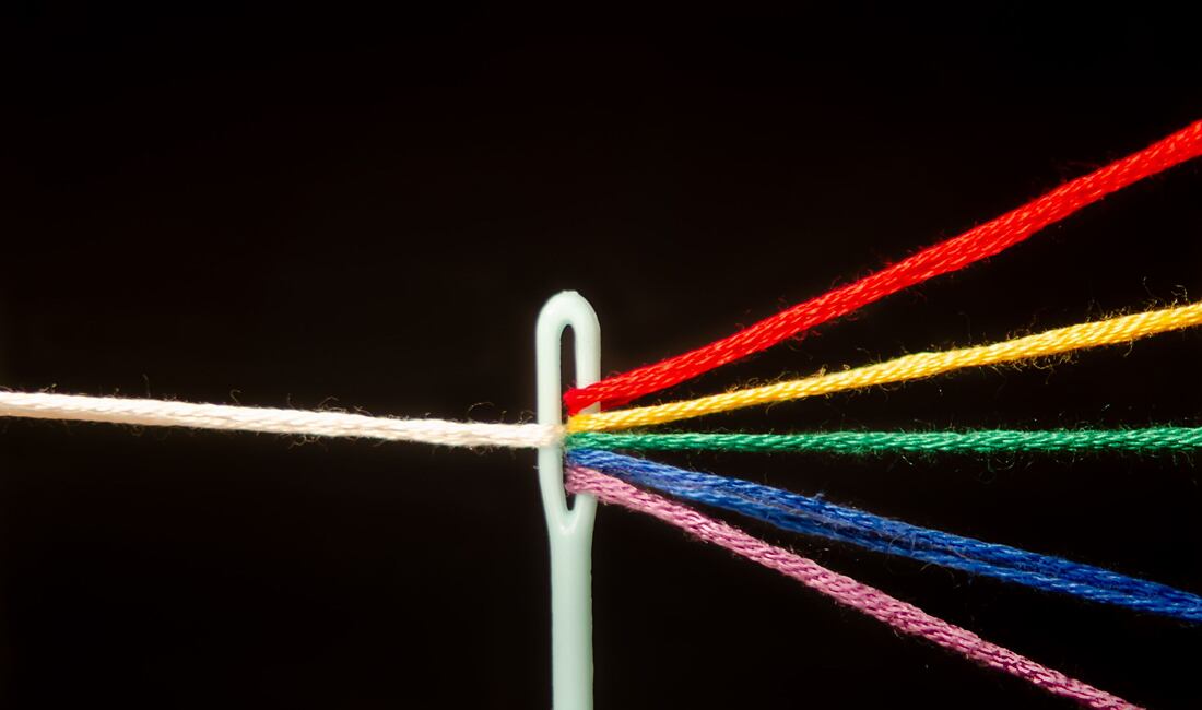 Automatický navliekač ihly