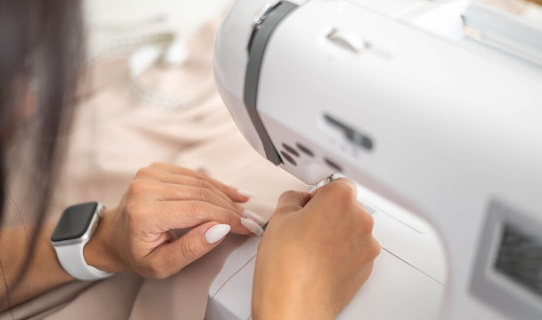 AKÚ ZÁŤAŽ MÔŽU VYDRŽAŤ DOMÁCE ŠIACIE STROJE?