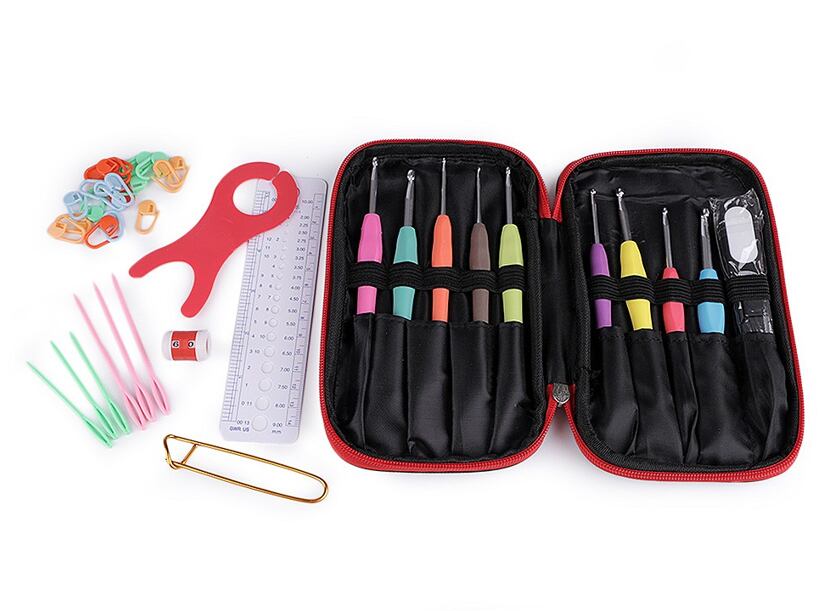 Súprava háčikov so silikónovou rukoväťou a pomôcok na háčkovanie v puzdre