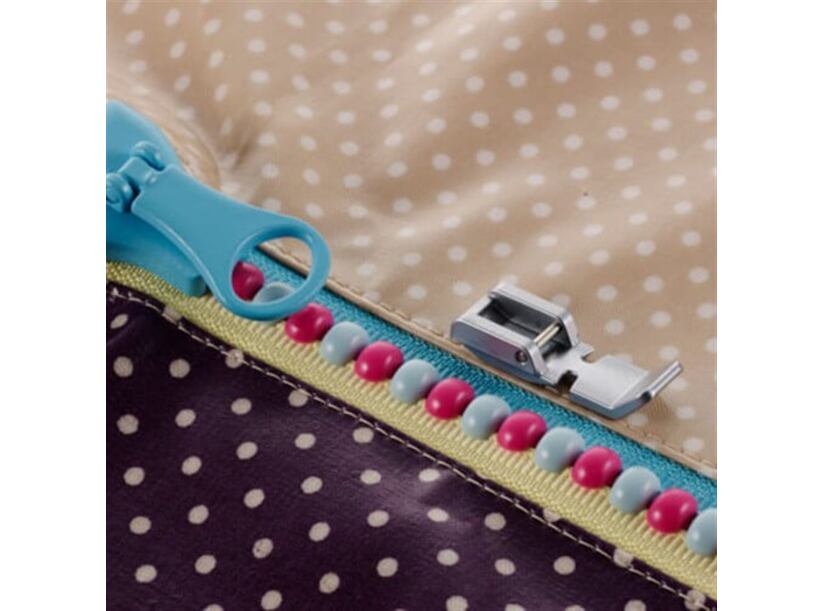 F 079 Zipsová pätka úzka - Brother